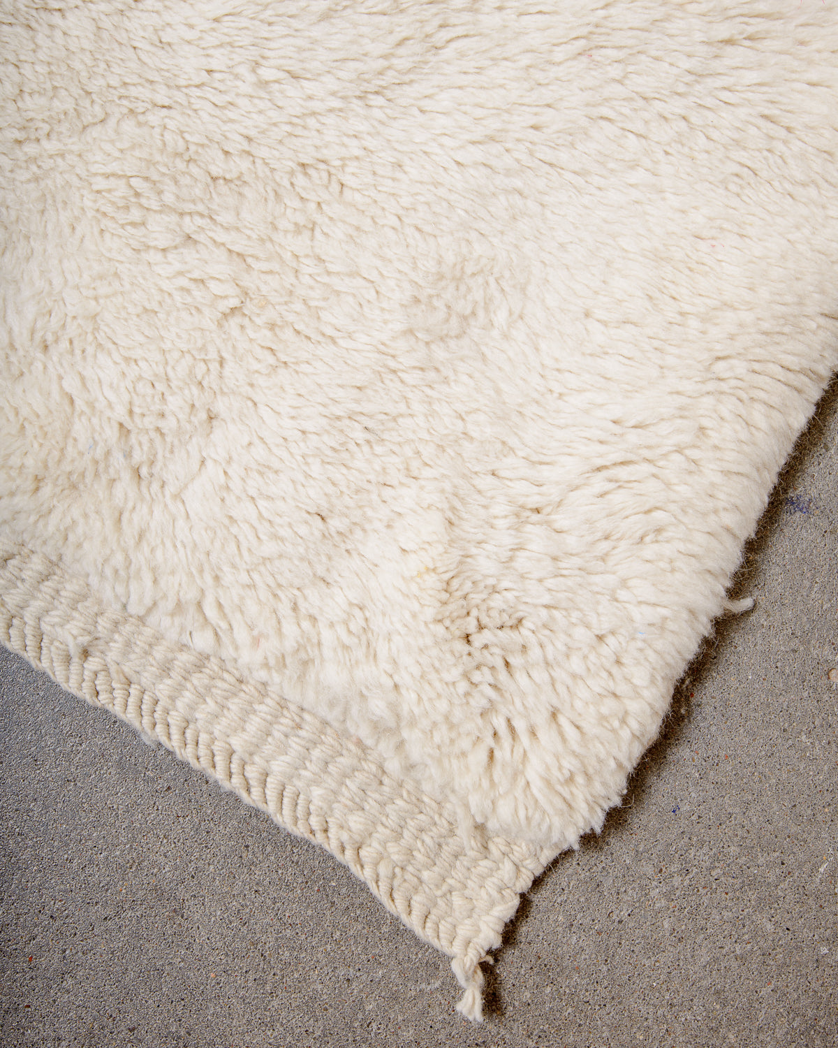 Modern, designer, handcrafted 100% sheep’s wool Berber rug from Morocco. Beni M’rirt carpet with beautiful colours and patterns and fluffy wool texture.